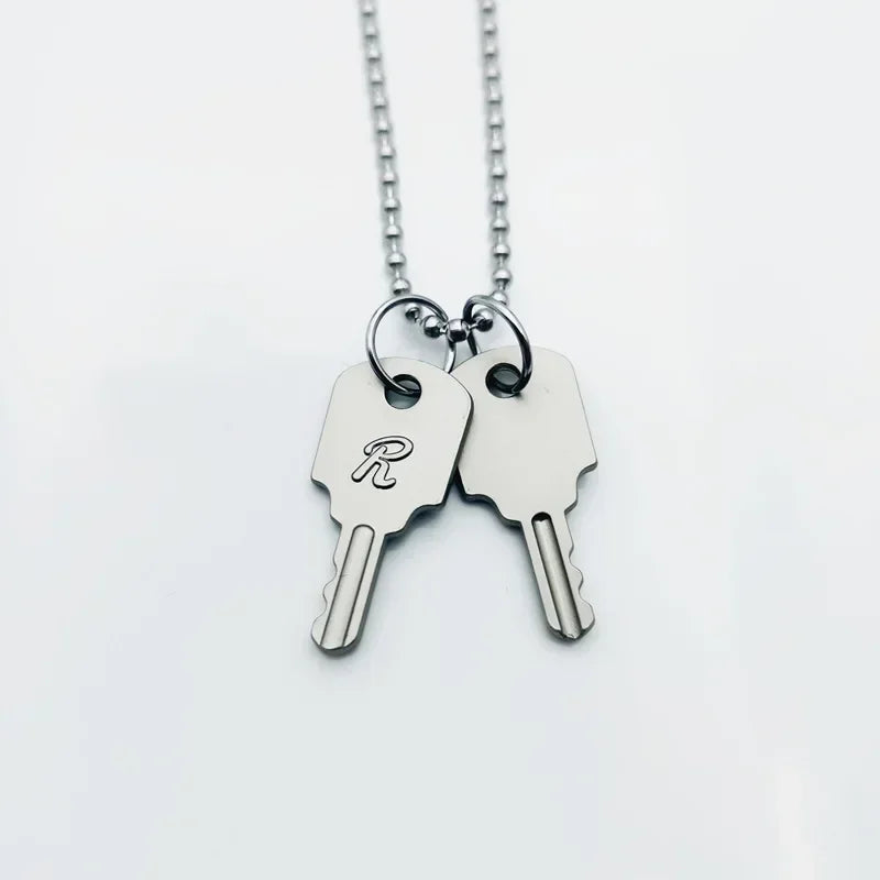 Unique design novel shape glossy and Simpli silvery keylock men pendant charms black border letter R necklace gentleman's jewelr