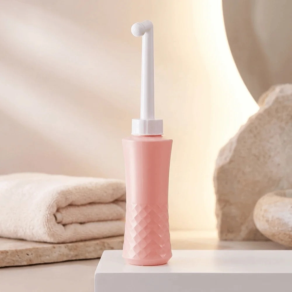 Essentials Easy Squeeze Mom Peri Bottle Portable Angled Nozzle Perineal Bottle Lightweight Female Wash Bottle Feminine Hygiene
