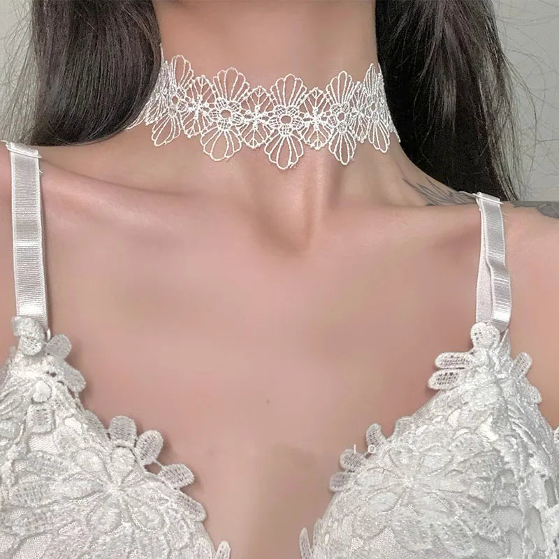 Sweet New Wavy Flower White Lace Imitation Pearl Pendant Clavicle Chain Choker Necklace for Women Wedding Jewelry