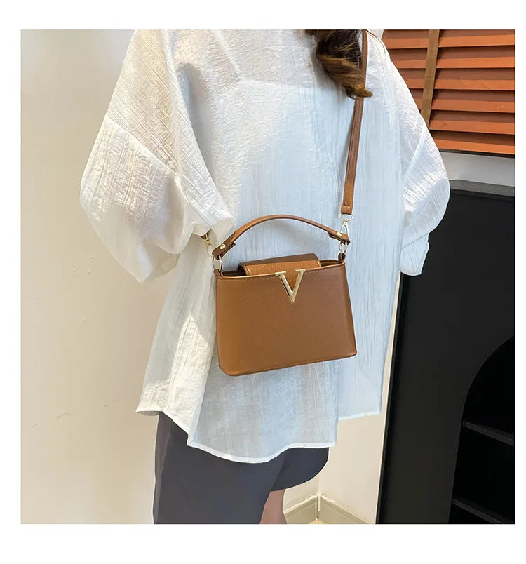 Luxury handbags for women 2026 New VLarge-capacity bucket bag for commuting, hand-held shoulder bag