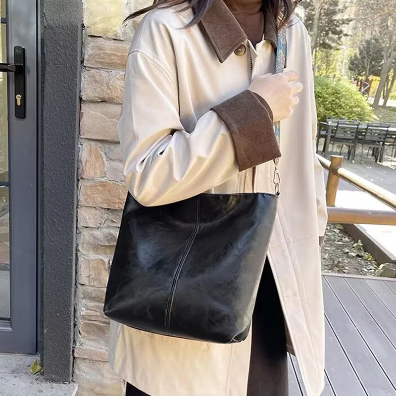 Fashion Minimalist Retro Leather Shoulder Tote, Trendy Printed Strap Design for Street Style and Weekend Outings