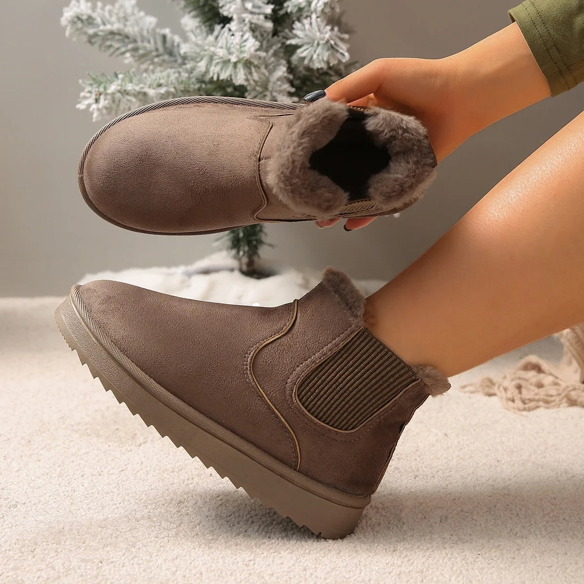 Large Size Winter Boots Women's 2025 New Thickened Fleece Lined Fashionable Warm Slip-On Short Boots Cotton Shoes Women