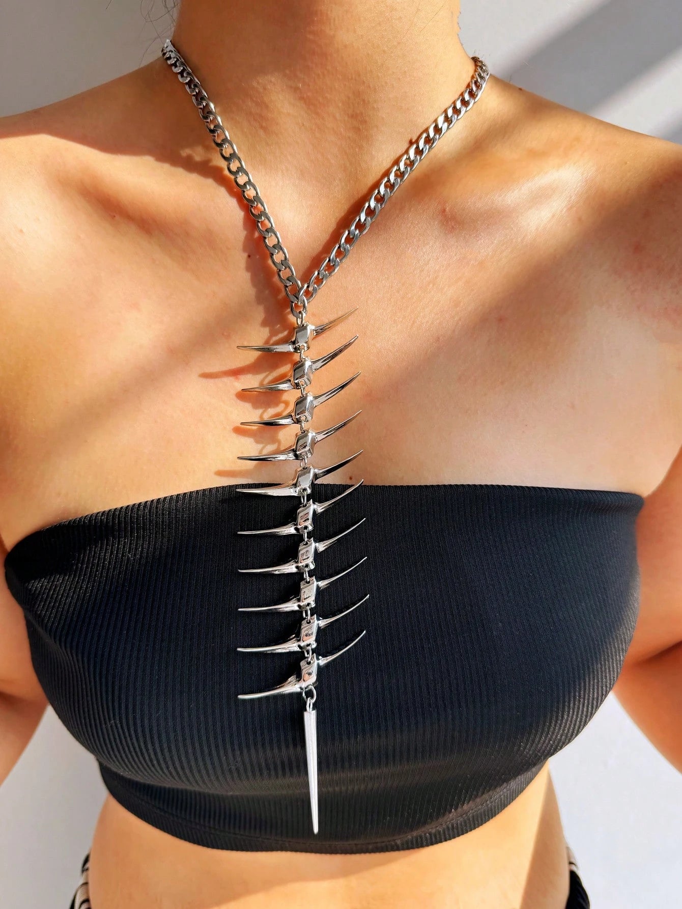 Punk Style Spine Bone Back Chain Necklace for Women Exaggerated Personality Simple Retro Hip Hop Body Chain Jewelry Gift
