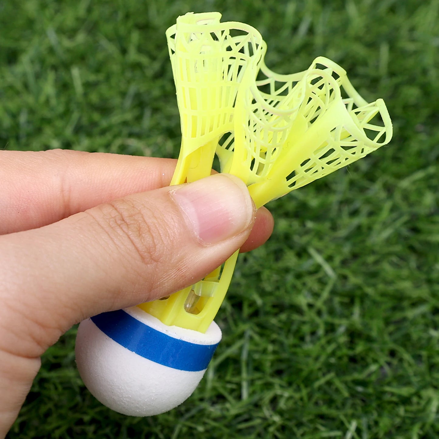 LED Luminous Badminton Shuttlecock Glow in The Dark Nylon Birdies Windproof Outdoor Night Training Sports Fitness Green Red