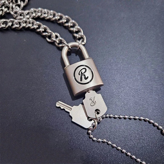Unique design novel shape glossy and Simpli silvery keylock men pendant charms black border letter R necklace gentleman's jewelr
