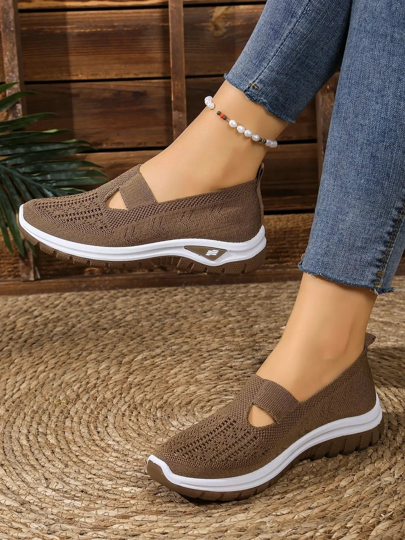 Women's Casual Sports Shoes with Breathable Mesh, Fashionable and Versatile, Soft Soles, Comfortable and Casual 2026 New