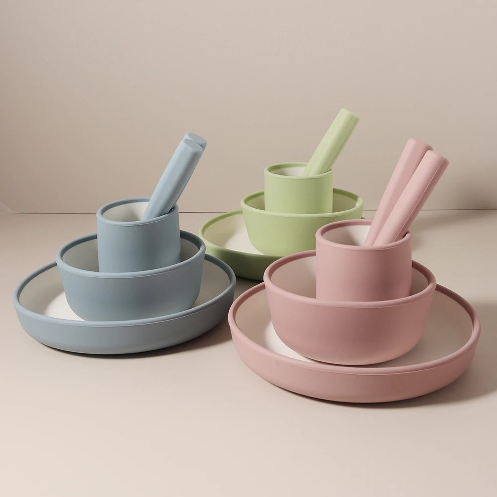 Modern Scandinavian Style 5-Piece Baby Feeding Set, Minimalist Two-Tone Silicone Bowls & Plates, No-Suction feeding set  Design