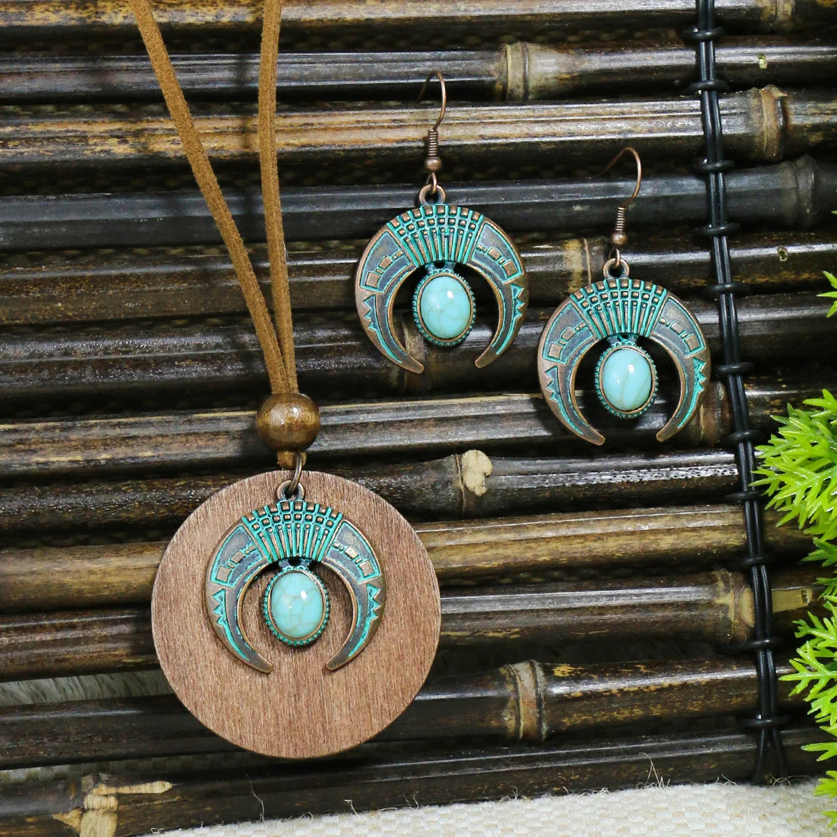 Indian Jewelry Ethnic Moon Dangle Earrings Red/Blue Turquoises Antique Metal Pendant Earrings Female Retro jhumka