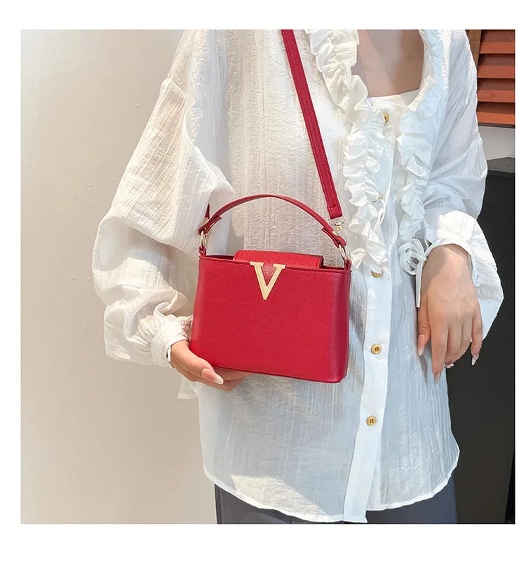 Luxury handbags for women 2026 New VLarge-capacity bucket bag for commuting, hand-held shoulder bag