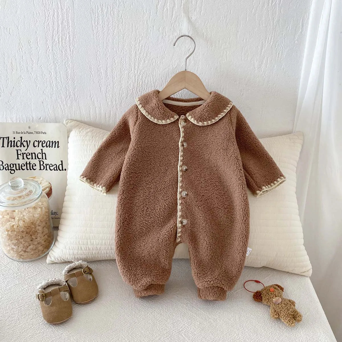 Baby's winter lapel fleece-lined long-sleeved jumpsuit, male and female baby plush long-sleeved jumpsuit, very suitable for goin