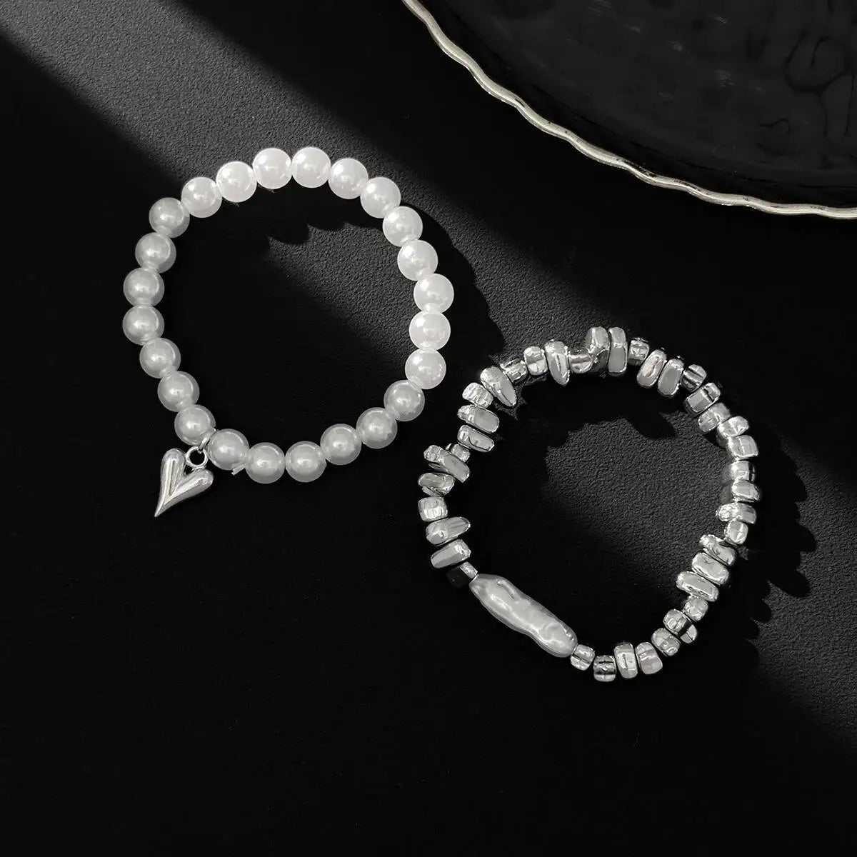 2Pcs/Set Elegant Imitation Pearl Bracelet for Women Bohemian Elastic Rope Chain Bracelet with Heart Pendant Jewelry Gift