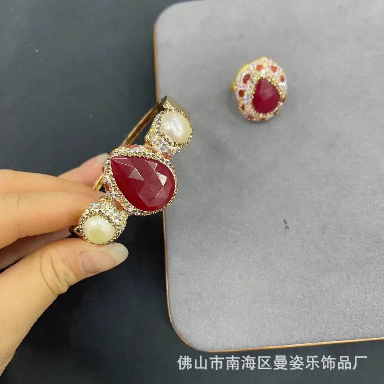 Malay jade jewelry set inlaid with agate small gravel exquisite four-piece set of European and American style natural stone