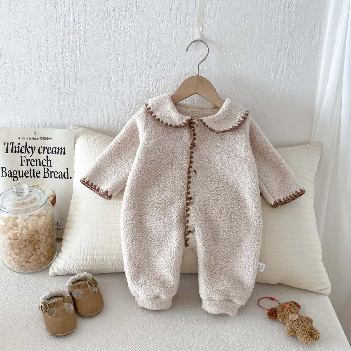 Baby's winter lapel fleece-lined long-sleeved jumpsuit, male and female baby plush long-sleeved jumpsuit, very suitable for goin