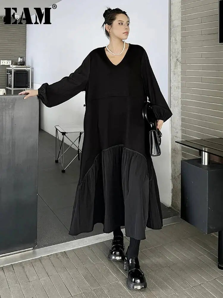 EAM Women Black Waist Drawstring Big Size Casual Midi Dress New V-Neck Long Sleeve Fashion Tide Spring Autumn 2026 1DJ3697