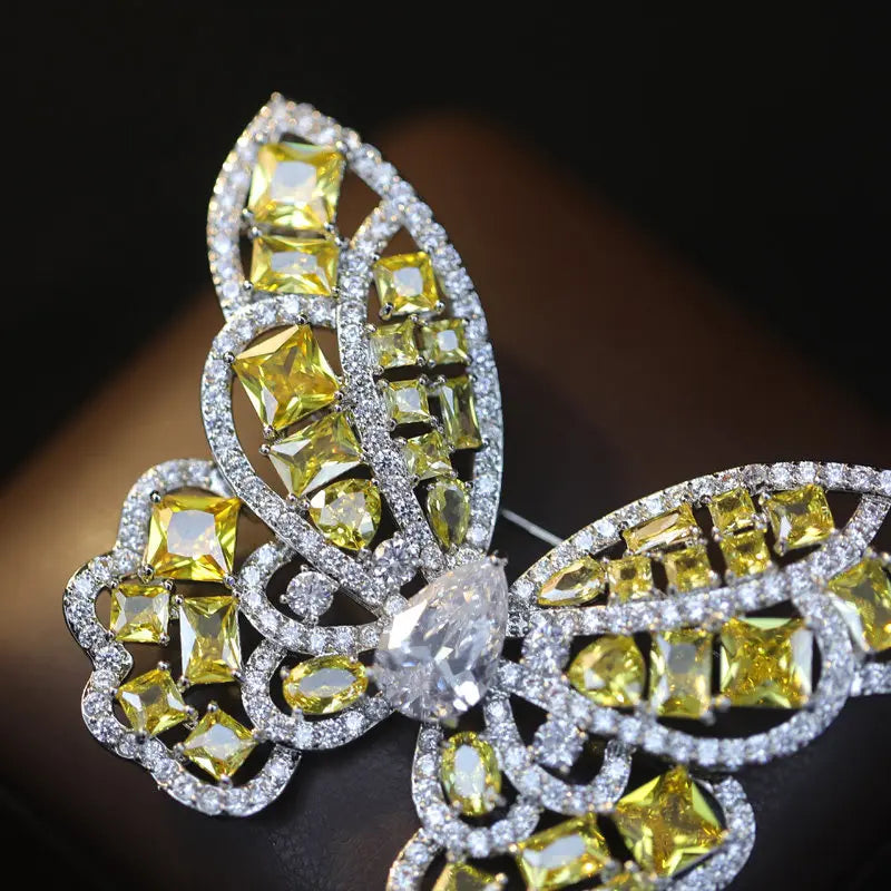 2026 Woman Brooches Luxury Designer Rose Butterfly Dragonfly Vase Bow Broche Pin Micro-inlaid Zircon Elegant Coat Accessories