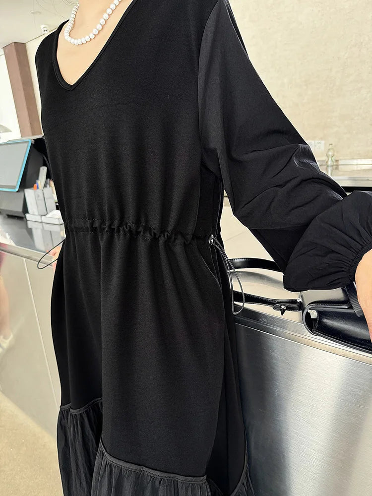 EAM Women Black Waist Drawstring Big Size Casual Midi Dress New V-Neck Long Sleeve Fashion Tide Spring Autumn 2026 1DJ3697