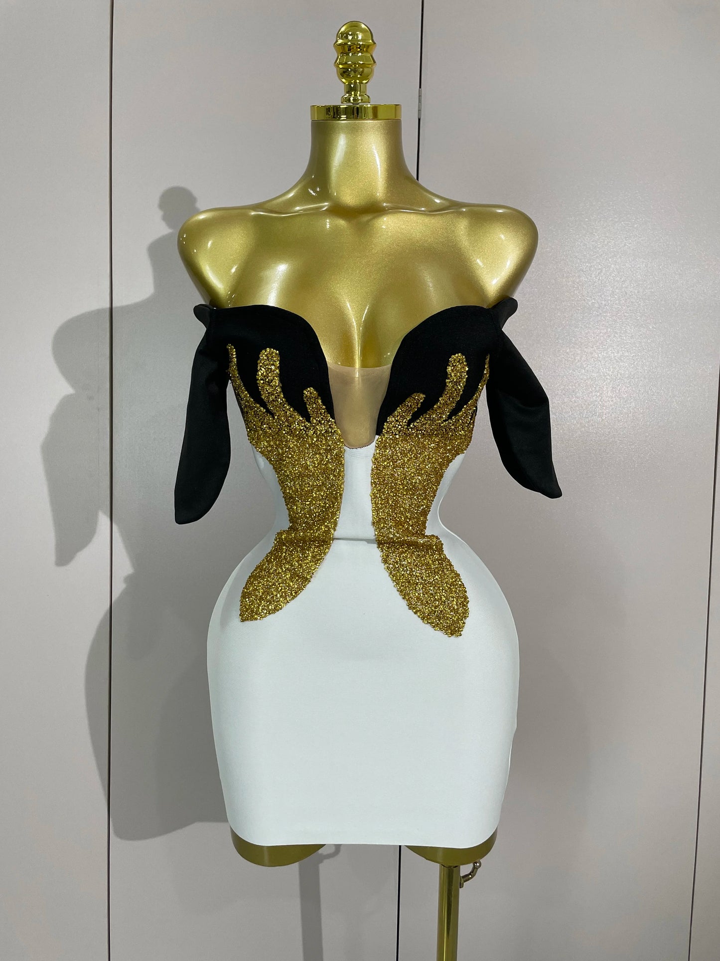 New Arrivals Sexy Shiny Golden Fine Diamonds White Bandage Mini Dress Women Celebrate Evening Prom Birthday Party Cocktail Dress