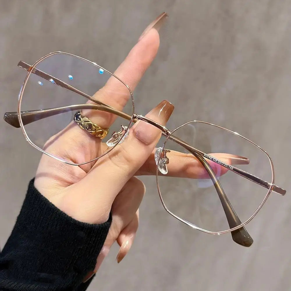KLASSNUM Progressive Multifocal Reading Glasses for Women Photochromic Blue Light Blocking Distance Near Dual Use Eyeglasses