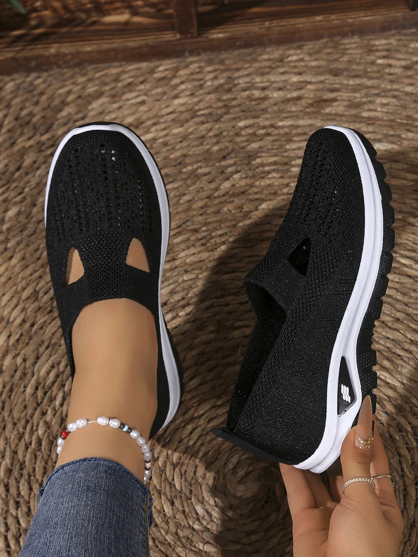 Women's Casual Sports Shoes with Breathable Mesh, Fashionable and Versatile, Soft Soles, Comfortable and Casual 2026 New