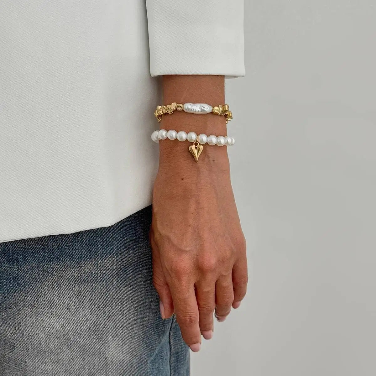 2Pcs/Set Elegant Imitation Pearl Bracelet for Women Bohemian Elastic Rope Chain Bracelet with Heart Pendant Jewelry Gift