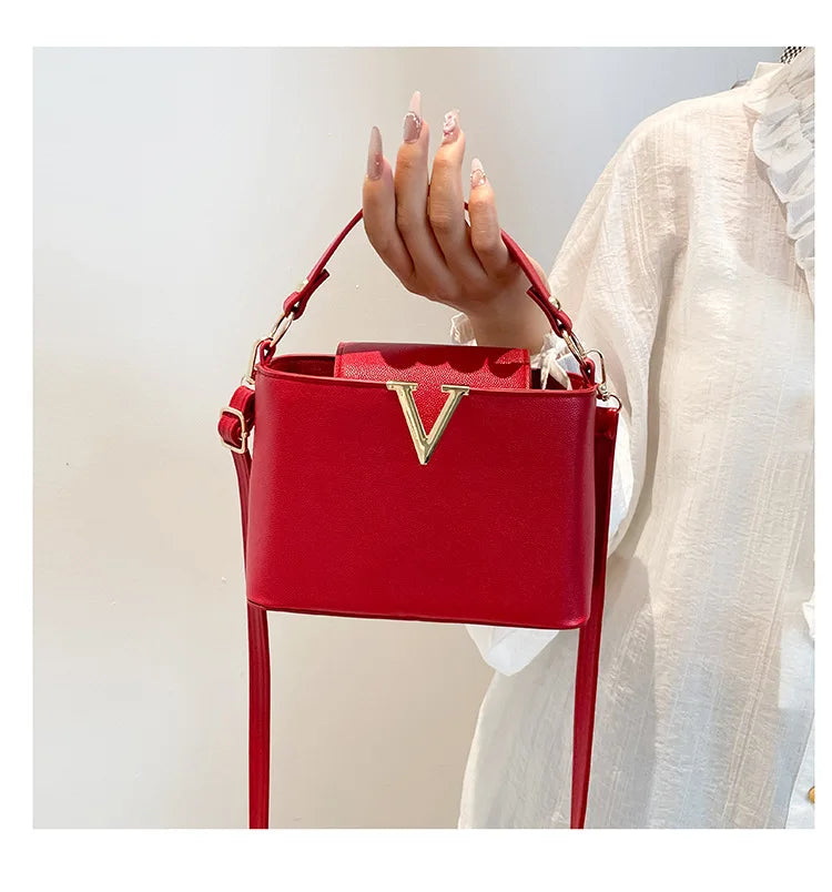 Luxury handbags for women 2026 New VLarge-capacity bucket bag for commuting, hand-held shoulder bag