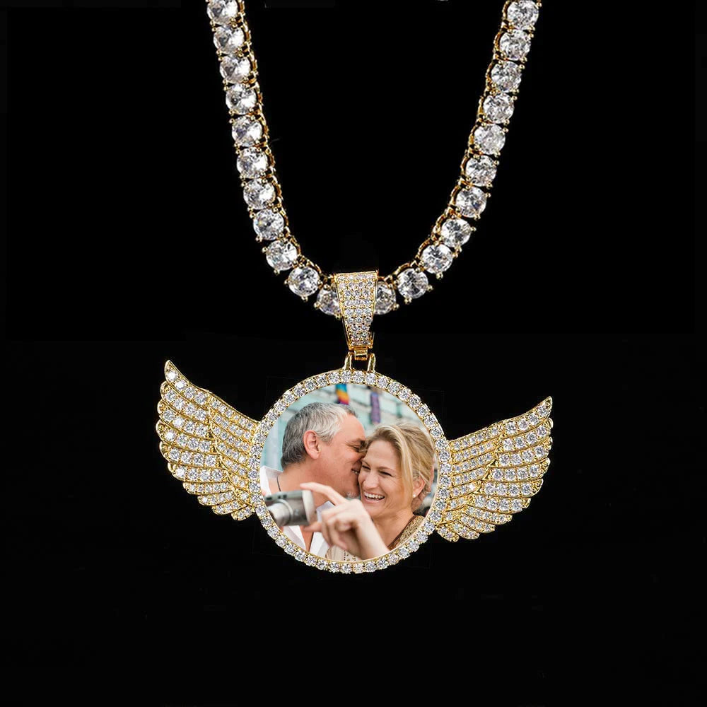HHIOK Custom 18K Gold Plated Cubic Zircon Photo Pendant Medallions Wing Circle Pendant Necklace Personalized Wholesale