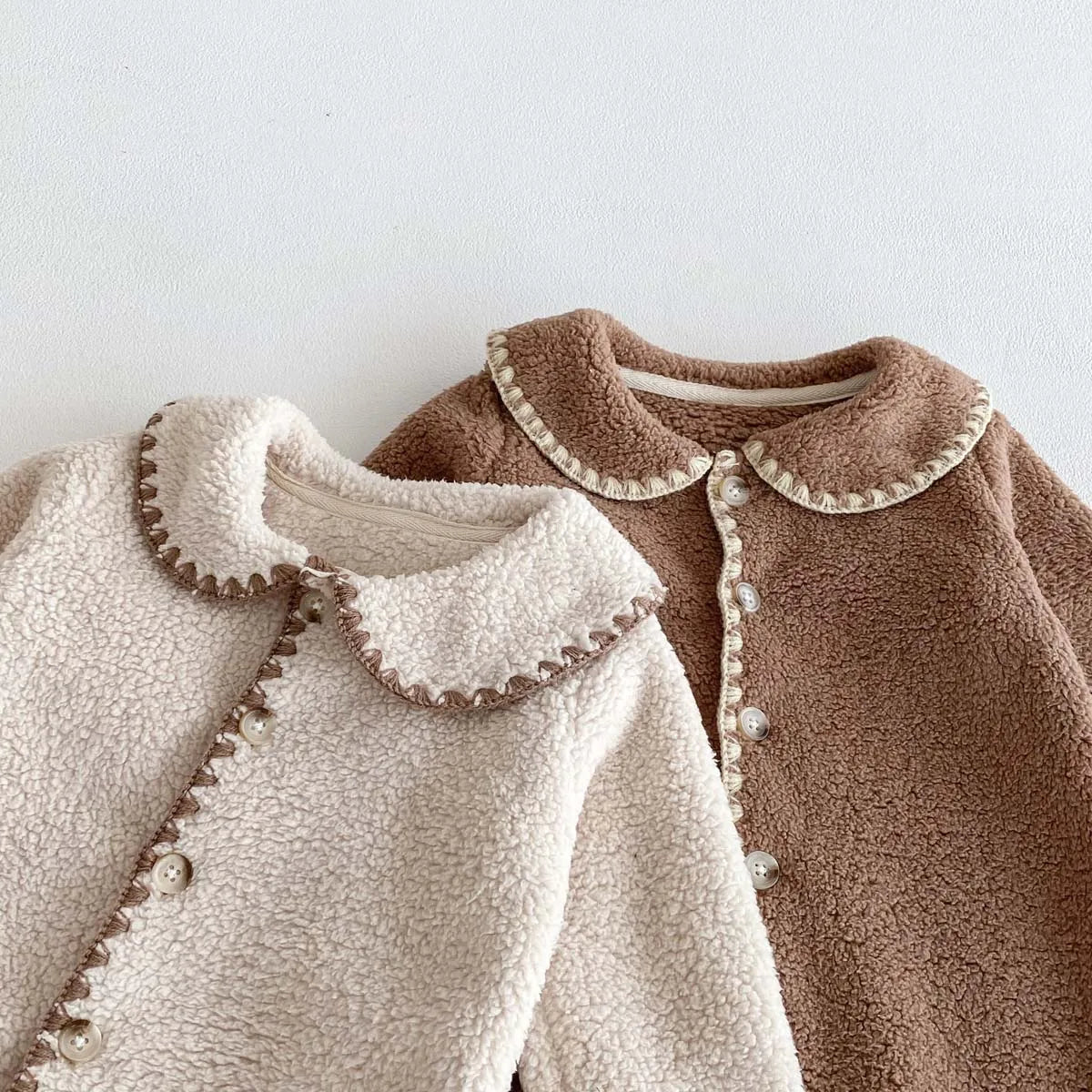 Baby's winter lapel fleece-lined long-sleeved jumpsuit, male and female baby plush long-sleeved jumpsuit, very suitable for goin