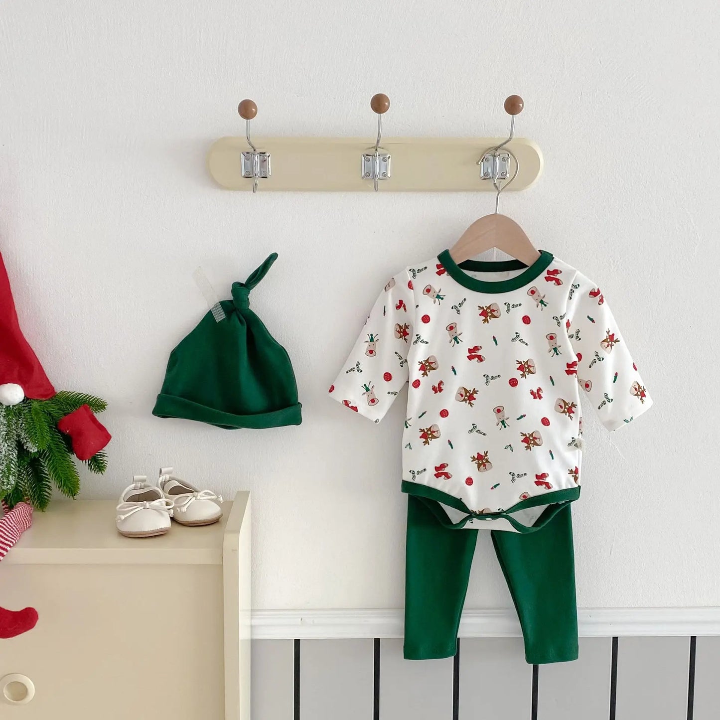 New Spring Autumn Baby Christmas Pajamas Set Long Sleeve Santa Print Bodysuit with Pants and Hat Infant Festive Sleepwear B6076
