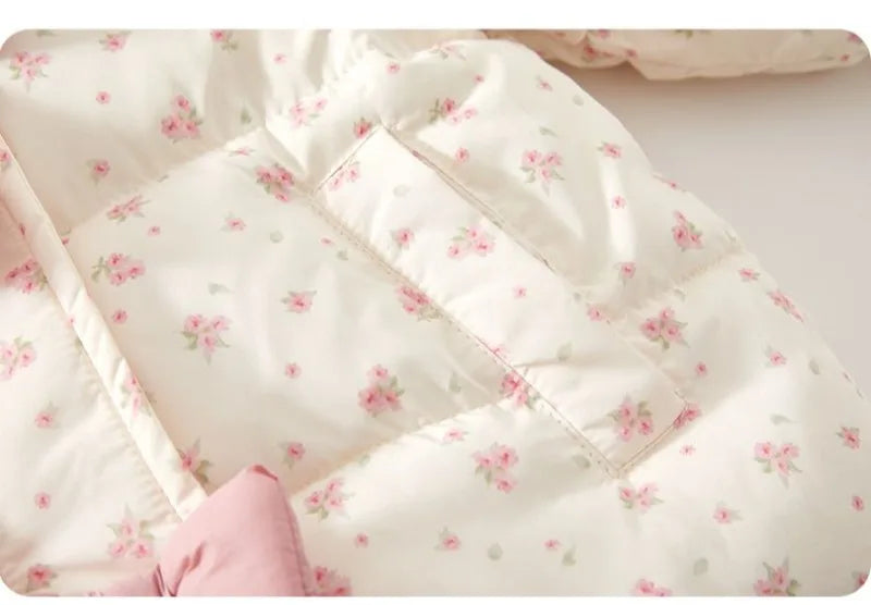 Winter 2024 Girls Plush New Fashion Sweet Floral Cotton Jacket Baby Cotton Hooded Autumn and Winter Bow Coat