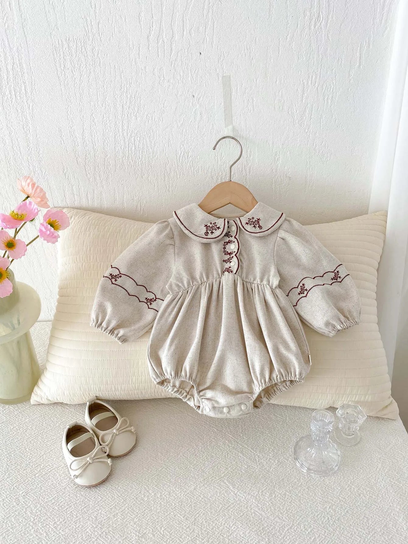 INS new female baby summer clothes western style embroidered lapel long sleeve jumpsuit, baby summer fashion jumpsuit, suitable