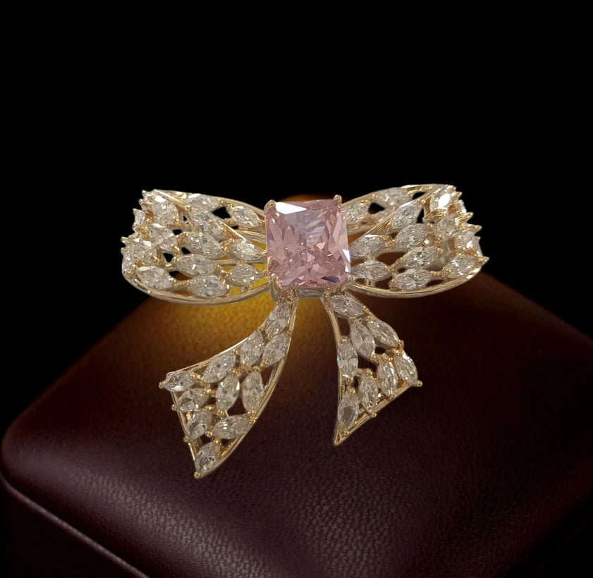 2026 Woman Brooches Luxury Designer Rose Butterfly Dragonfly Vase Bow Broche Pin Micro-inlaid Zircon Elegant Coat Accessories
