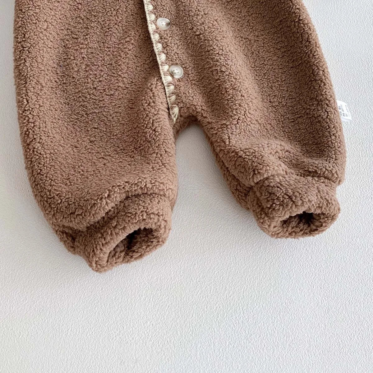 Baby's winter lapel fleece-lined long-sleeved jumpsuit, male and female baby plush long-sleeved jumpsuit, very suitable for goin