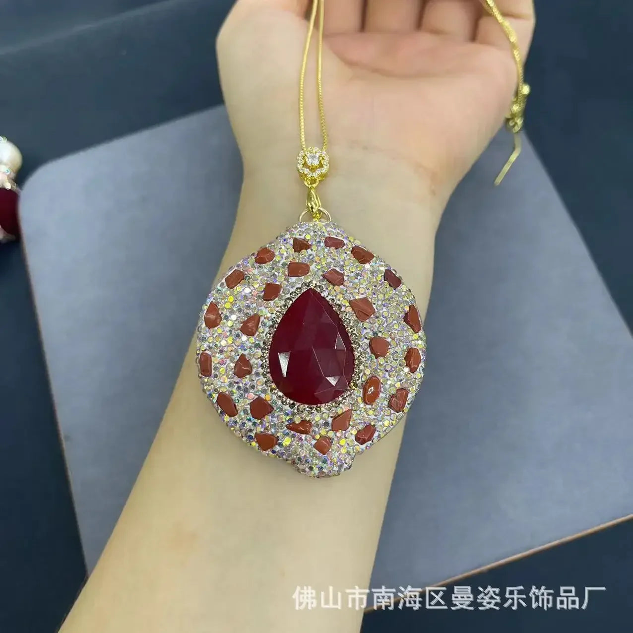 Malay jade jewelry set inlaid with agate small gravel exquisite four-piece set of European and American style natural stone