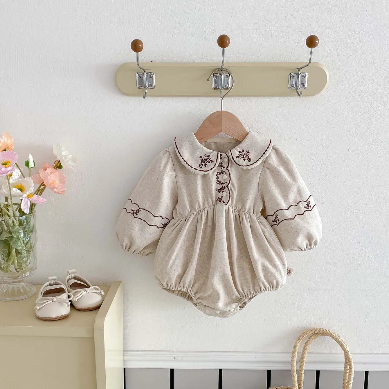 INS new female baby summer clothes western style embroidered lapel long sleeve jumpsuit, baby summer fashion jumpsuit, suitable
