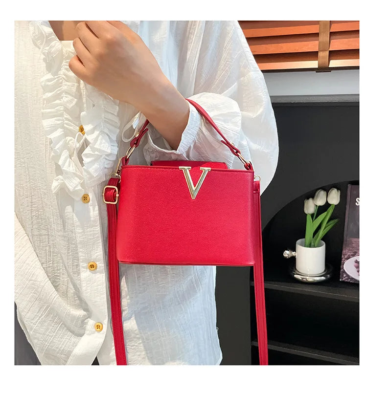 Luxury handbags for women 2026 New VLarge-capacity bucket bag for commuting, hand-held shoulder bag