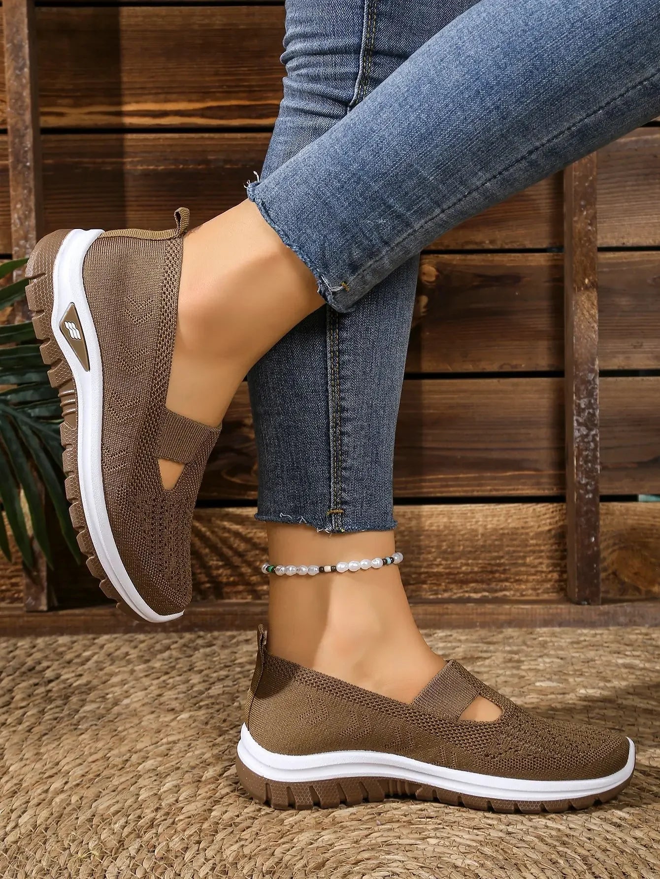 Women's Casual Sports Shoes with Breathable Mesh, Fashionable and Versatile, Soft Soles, Comfortable and Casual 2026 New