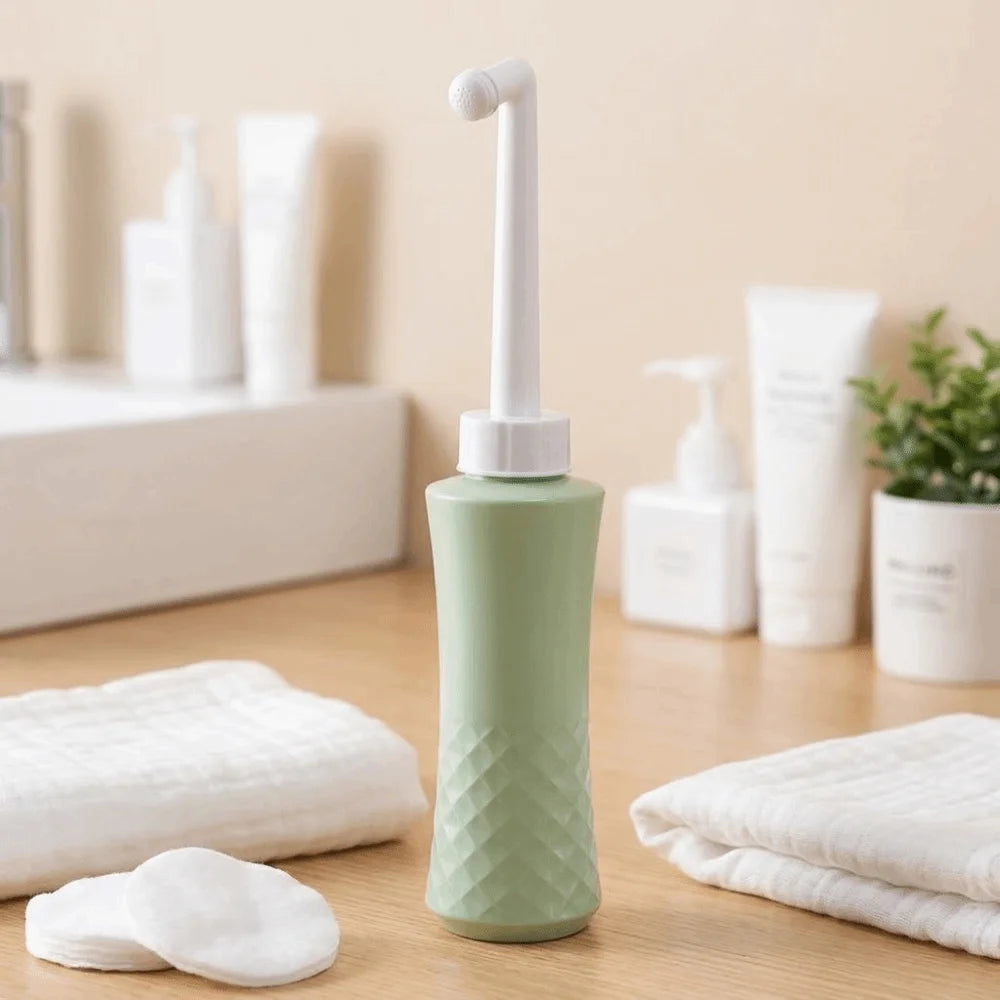 Essentials Easy Squeeze Mom Peri Bottle Angled Nozzle Portable Perineal Bottle Lightweight Female Wash Bottle Feminine Hygiene
