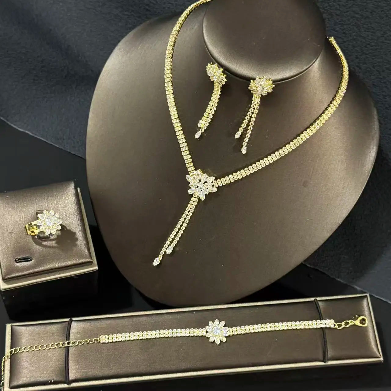 European and American jewelry necklace earrings bracelet ring five piece set European and American wedding accessories banquet d