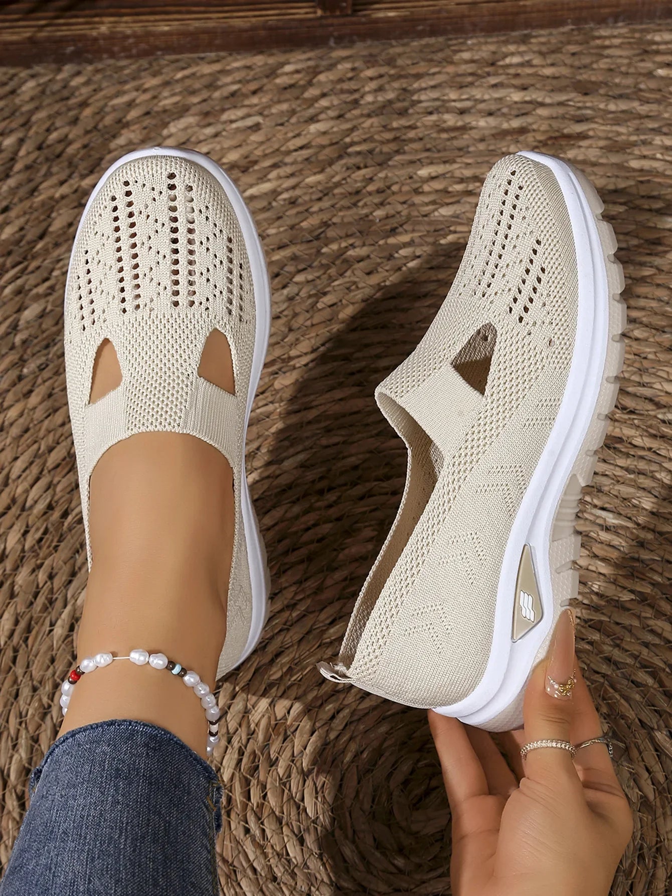 Women's Casual Sports Shoes with Breathable Mesh, Fashionable and Versatile, Soft Soles, Comfortable and Casual 2026 New