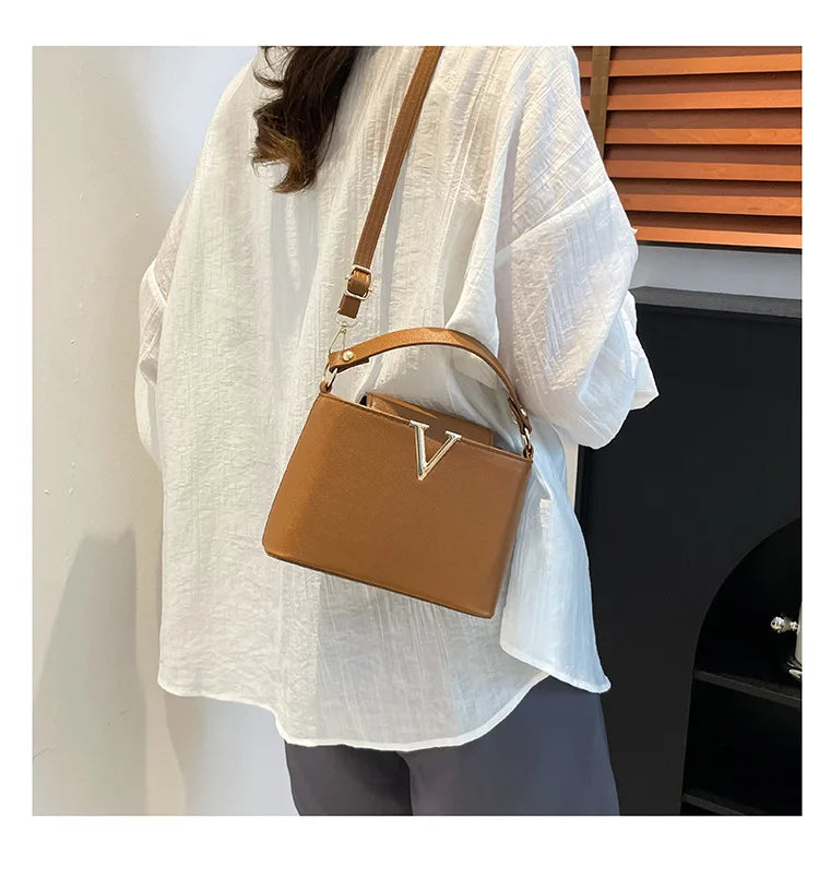 Luxury handbags for women 2026 New VLarge-capacity bucket bag for commuting, hand-held shoulder bag