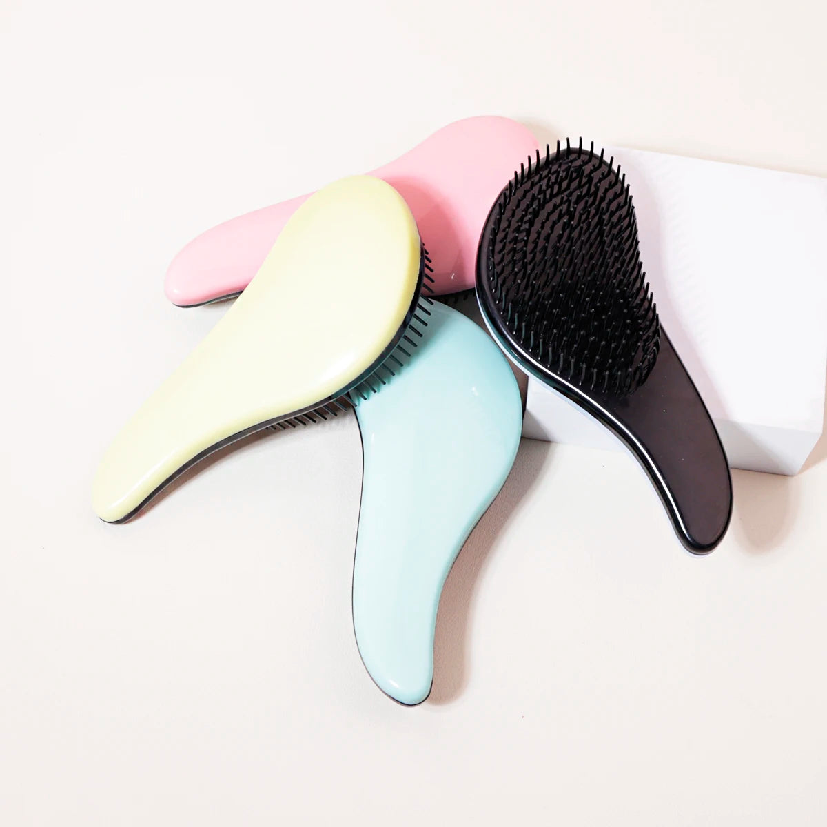 Antistatic Massage Detangling Brush, Wet Curly Hair Winding Shower Brush, Salon Hairdressing Tool, Ideal for Real Hair Wigs