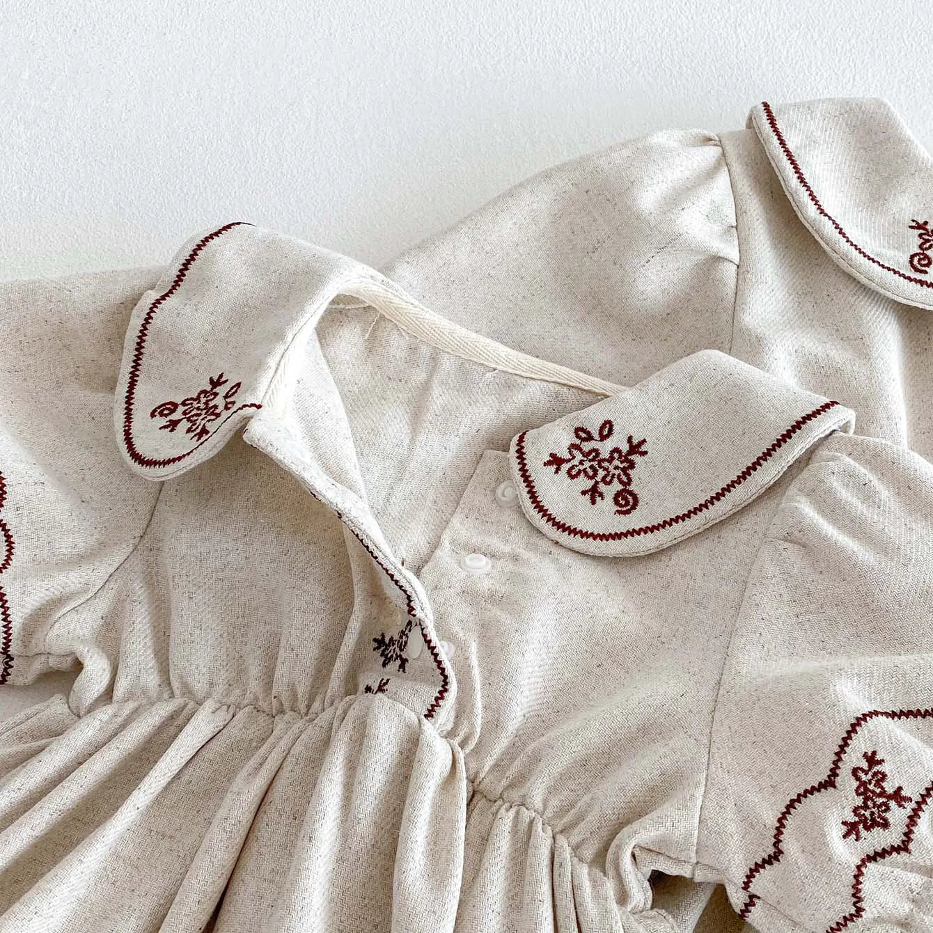 INS new female baby summer clothes western style embroidered lapel long sleeve jumpsuit, baby summer fashion jumpsuit, suitable