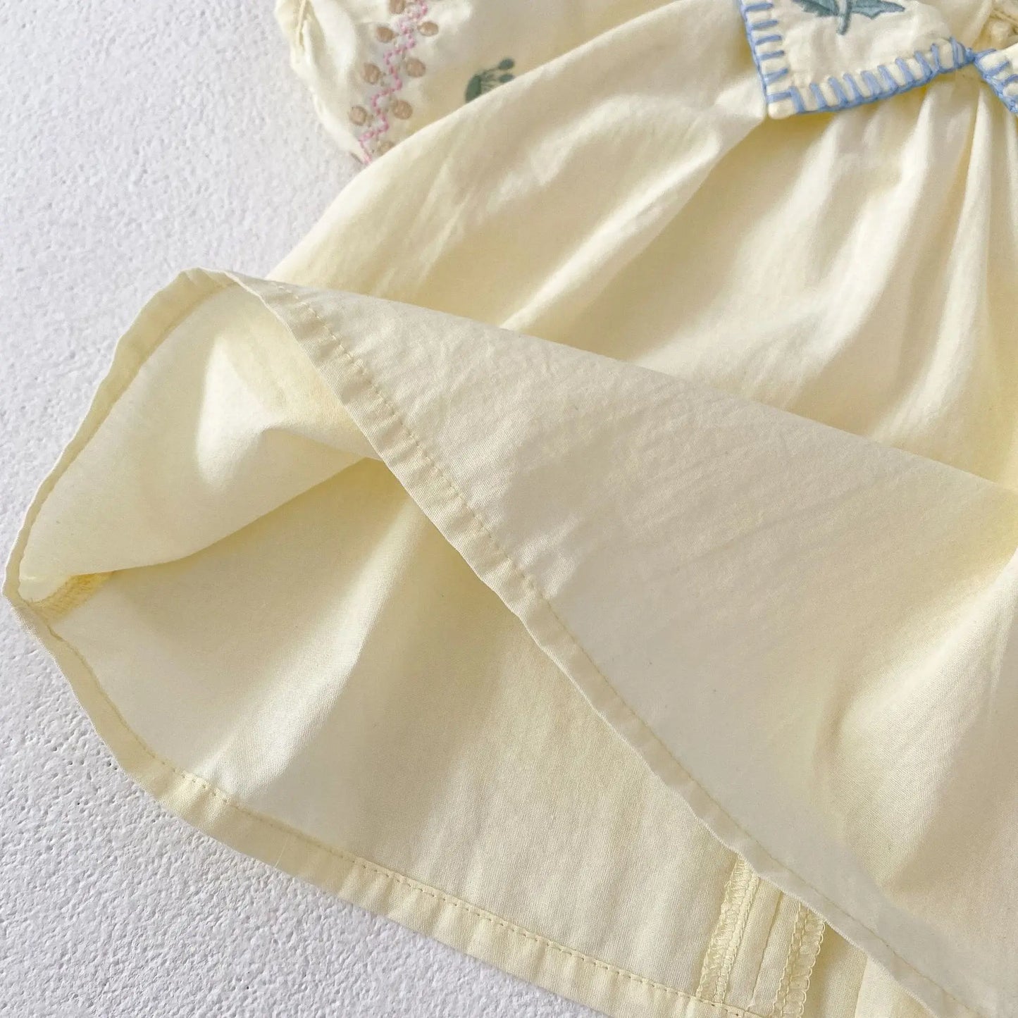 New summer baby clothing, set of 2 pieces for 0-3 year old girls with flower embroidered lapel short sleeved top and thin shorts