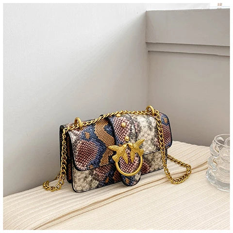 Light Luxury Elegant Retro Niche Heavy Work Design Crossbody Bag Stylish High End Purse for Women