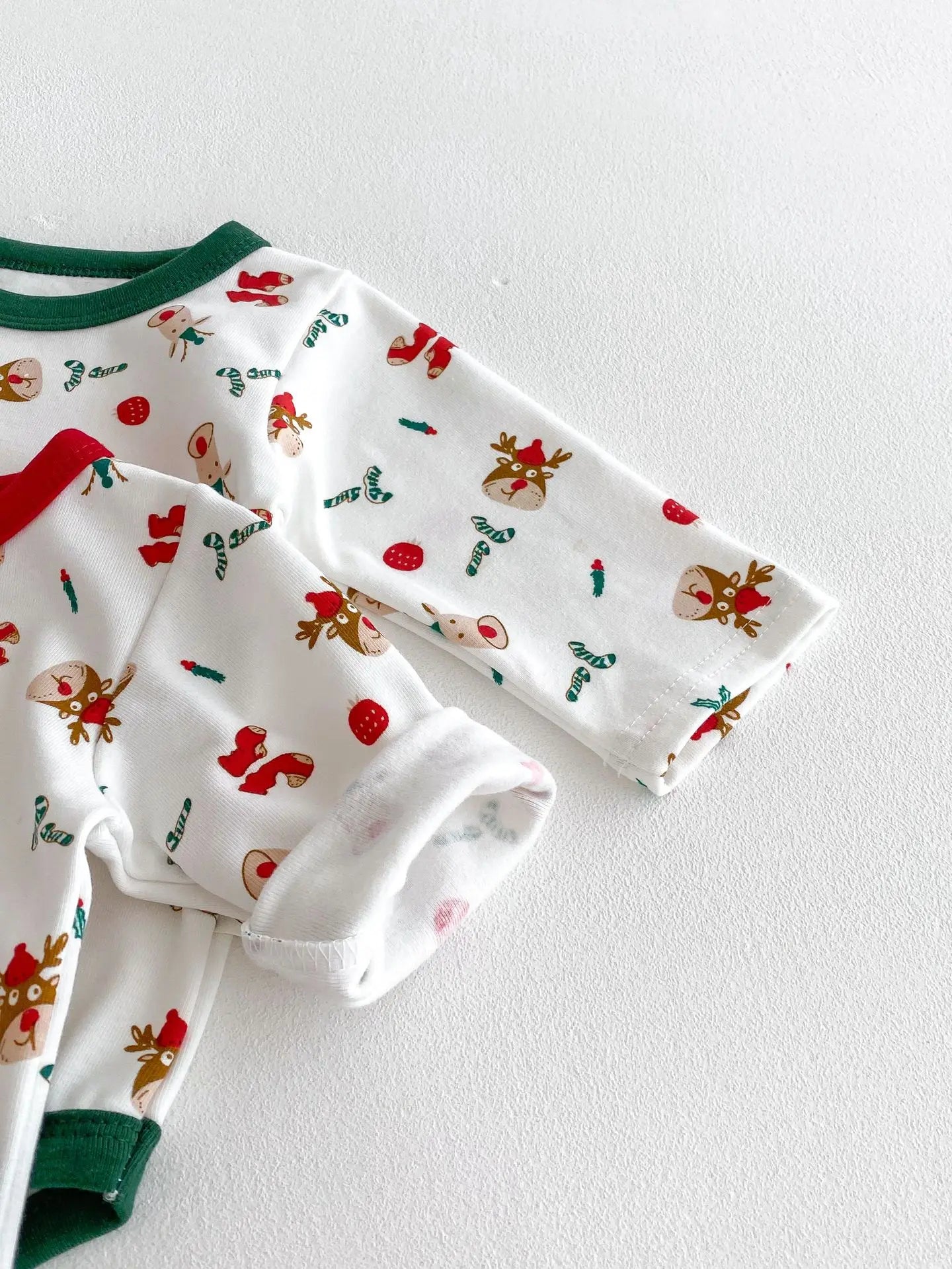 New Spring Autumn Baby Christmas Pajamas Set Long Sleeve Santa Print Bodysuit with Pants and Hat Infant Festive Sleepwear B6076