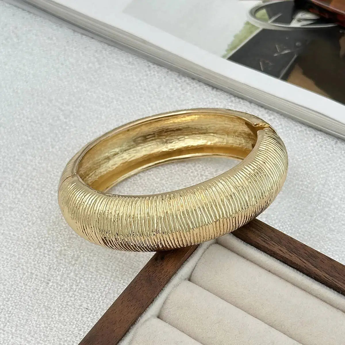 KunJoe Bohemian Stackable Off White Resin Acrylic Bracelet Women Vintage Geometric Round Metal Bangle Bracelet Fashion Jewelry