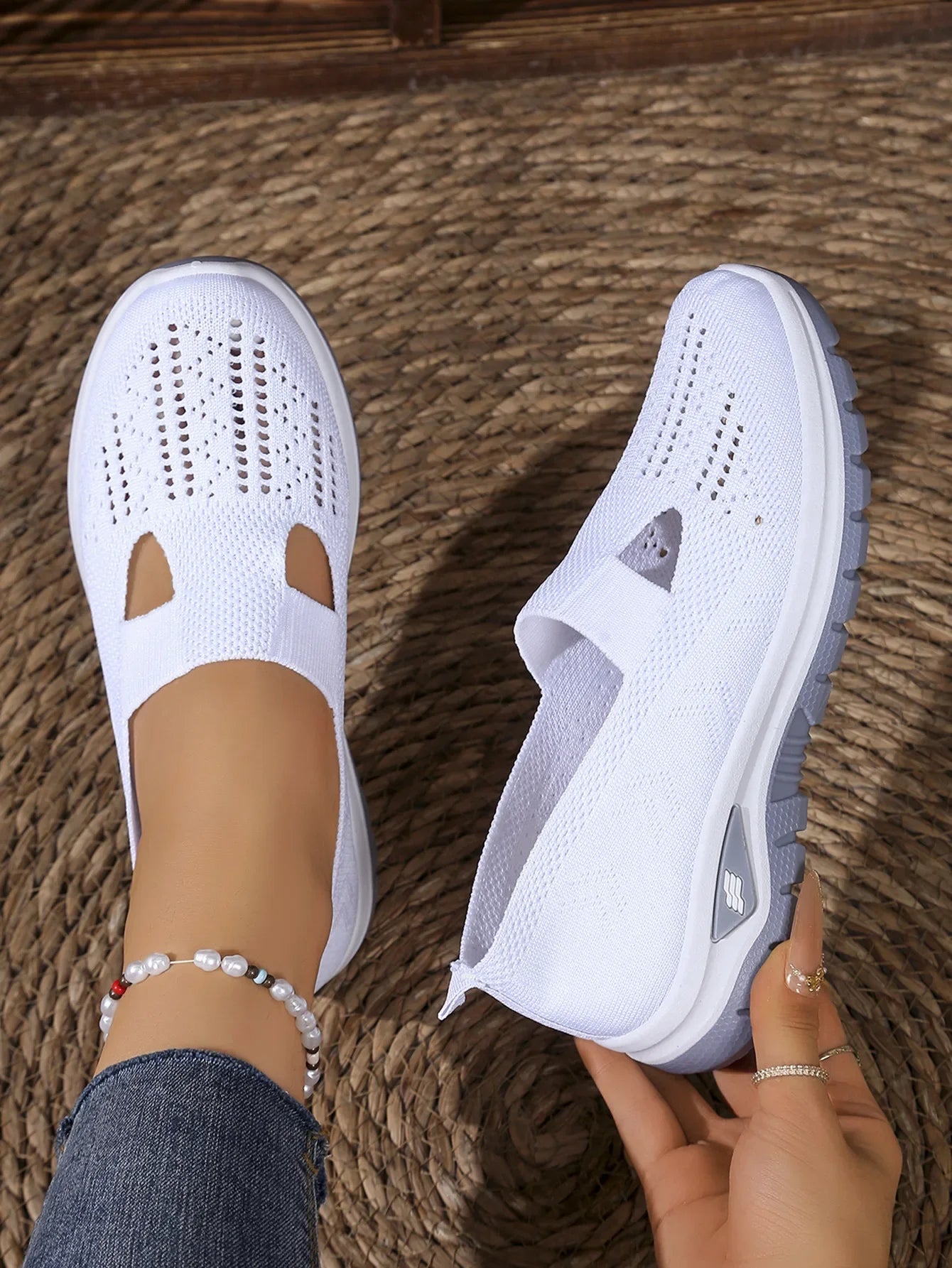 Women's Casual Sports Shoes with Breathable Mesh, Fashionable and Versatile, Soft Soles, Comfortable and Casual 2026 New