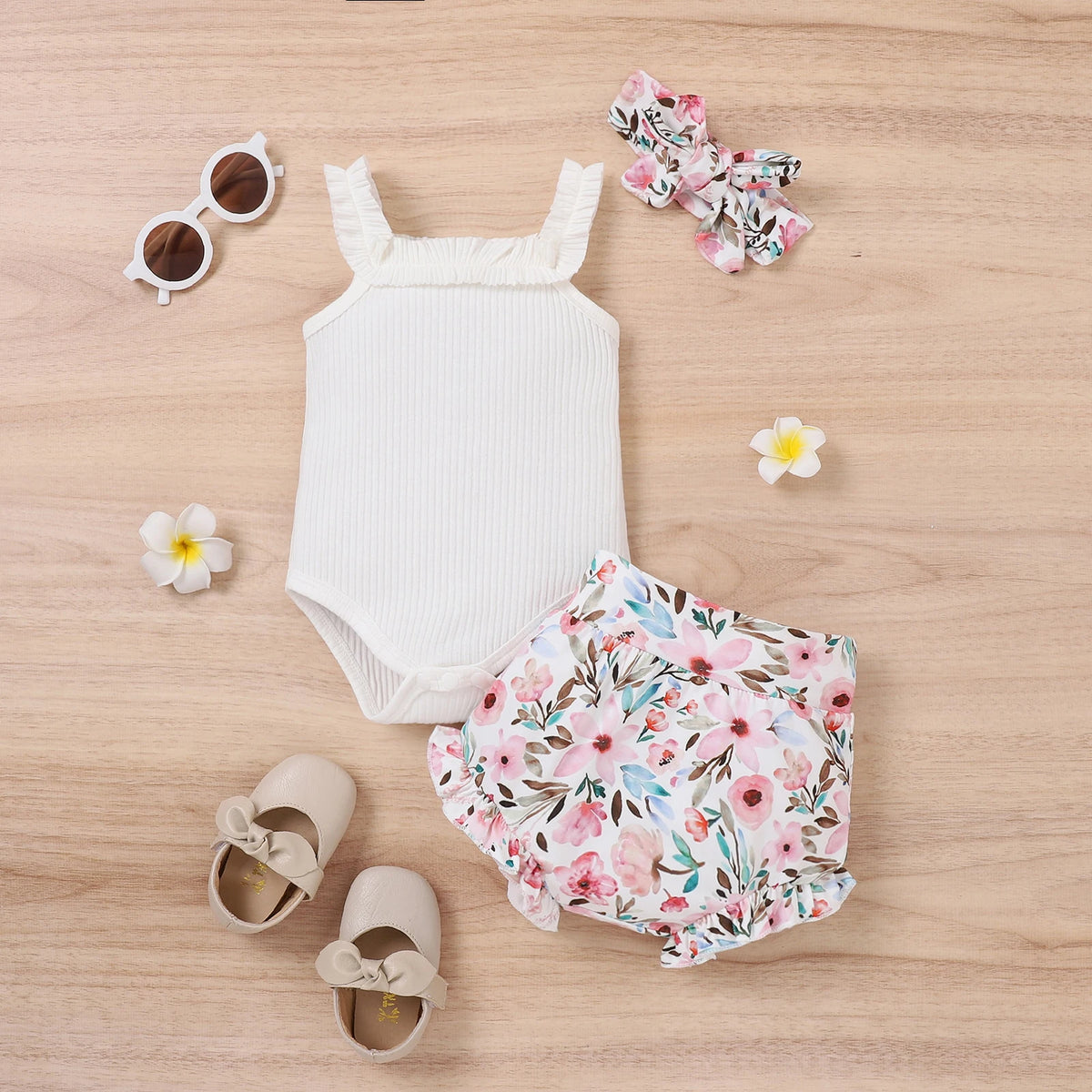 Summer Boys and Girls Are Comfortable and Cute 0-1 Years Old, Three-Piece Set with Pit Strip Suspenders + Shorts