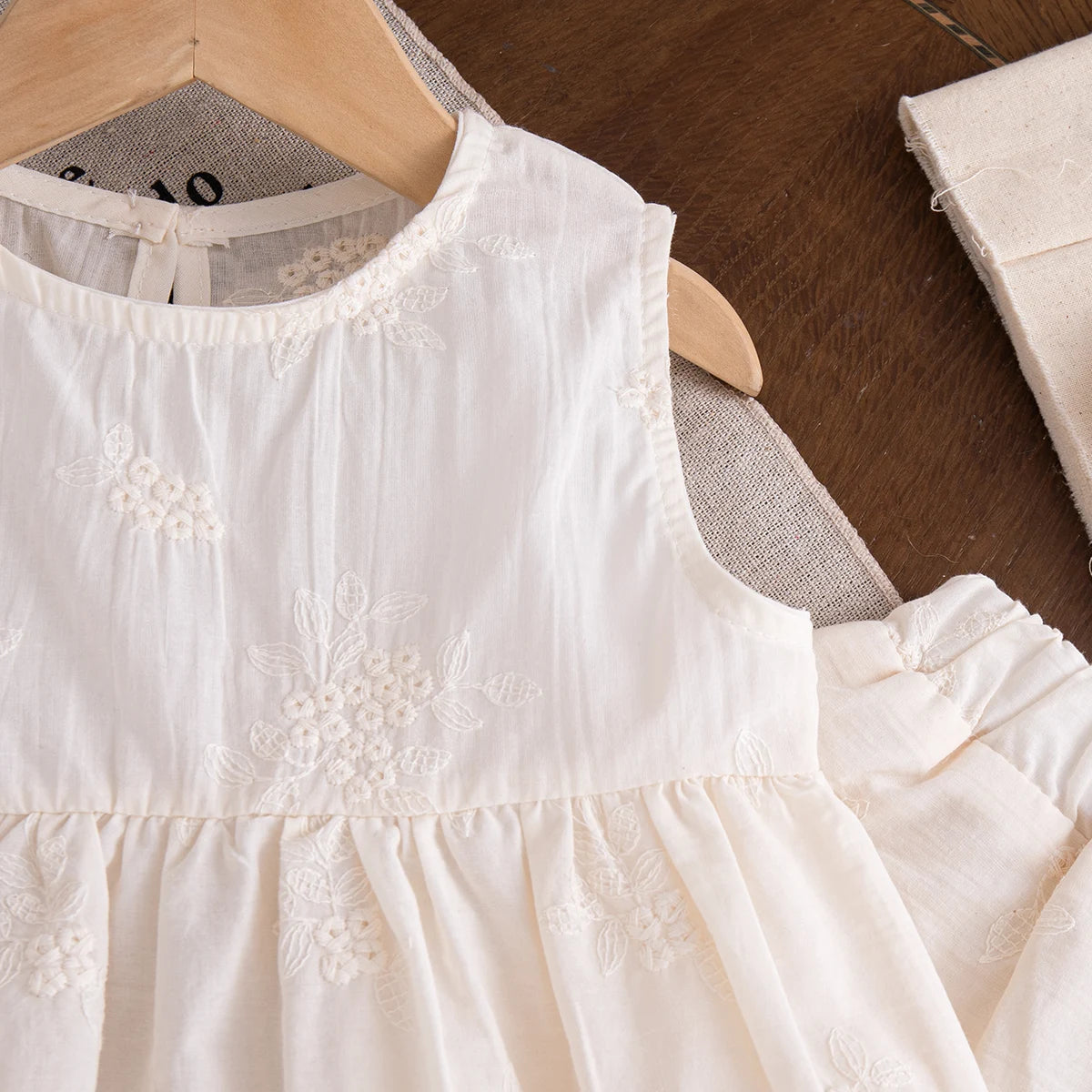 Summer New Casual And Comfortable Baby Girl Two-Piece Set, Sweet Beige Flower Children'S Clothing (9 Months -4 Years Old)