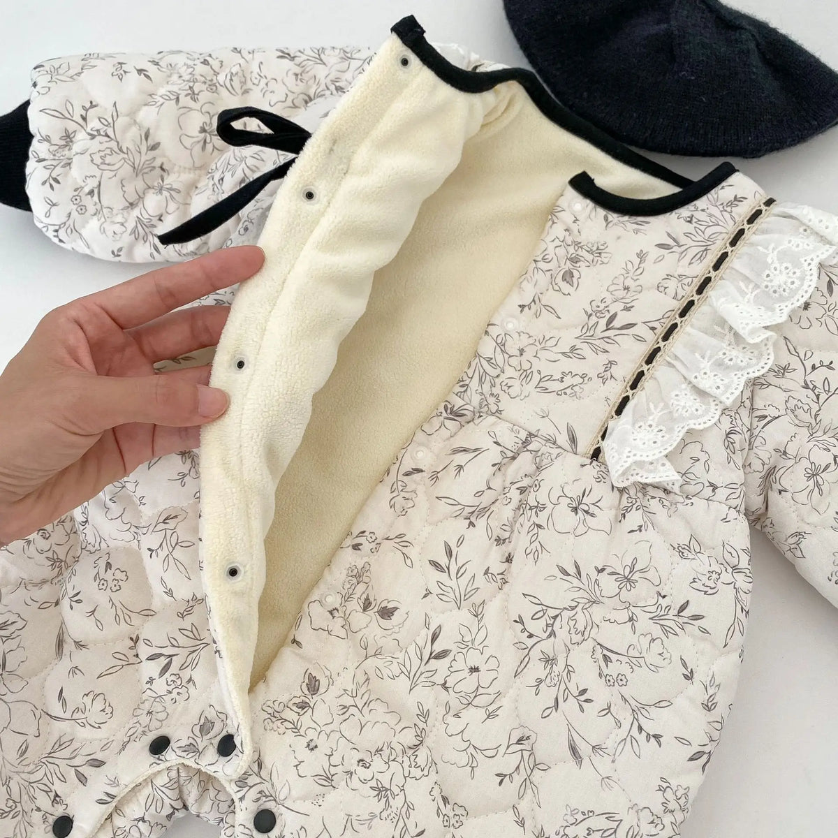 2025 Winter New Baby Warm Romper Newborn Toddler Clothes Plus Velvet Thick Infant Girl Flower Print Bow Padded Jumpsuit 0-24M